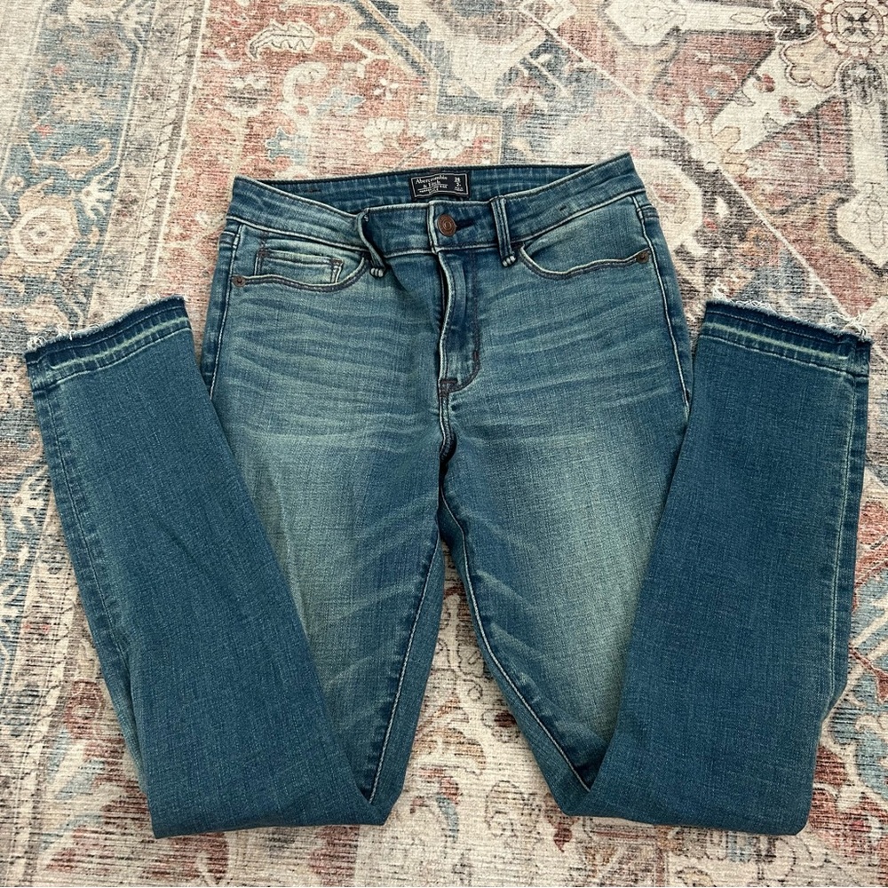 Abercrombie & Fitch Harper low rise ankle Jean size 2